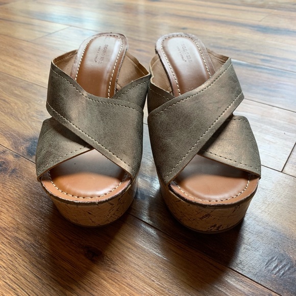 Shimmery Bronze Colored Sonoma Wedges - Picture 3 of 8